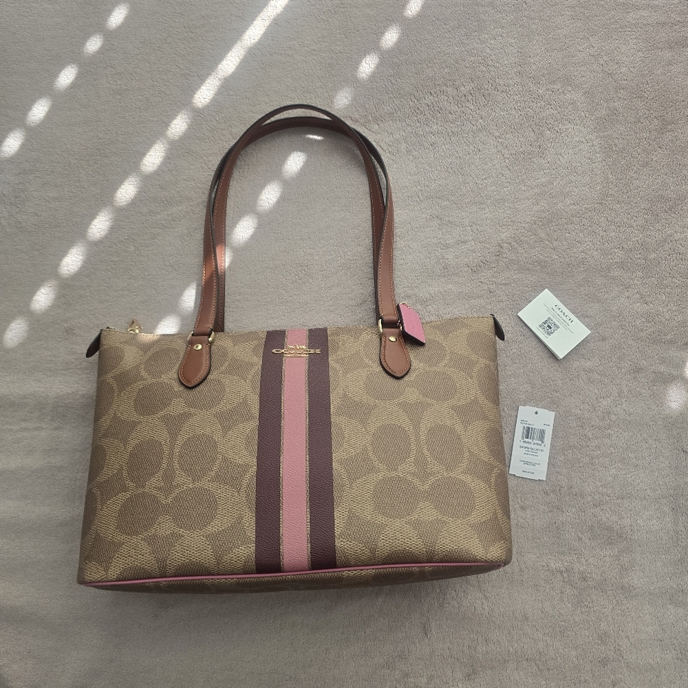 ❗️❗️SOLD❗️❗️COACH Gallery Tote In Signature Canvas - Picture 3 of 8
